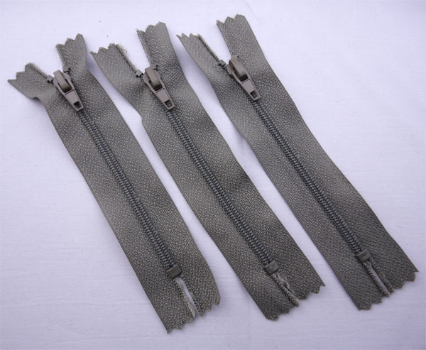 3# nylon auto lock close-end zipper with plastic end